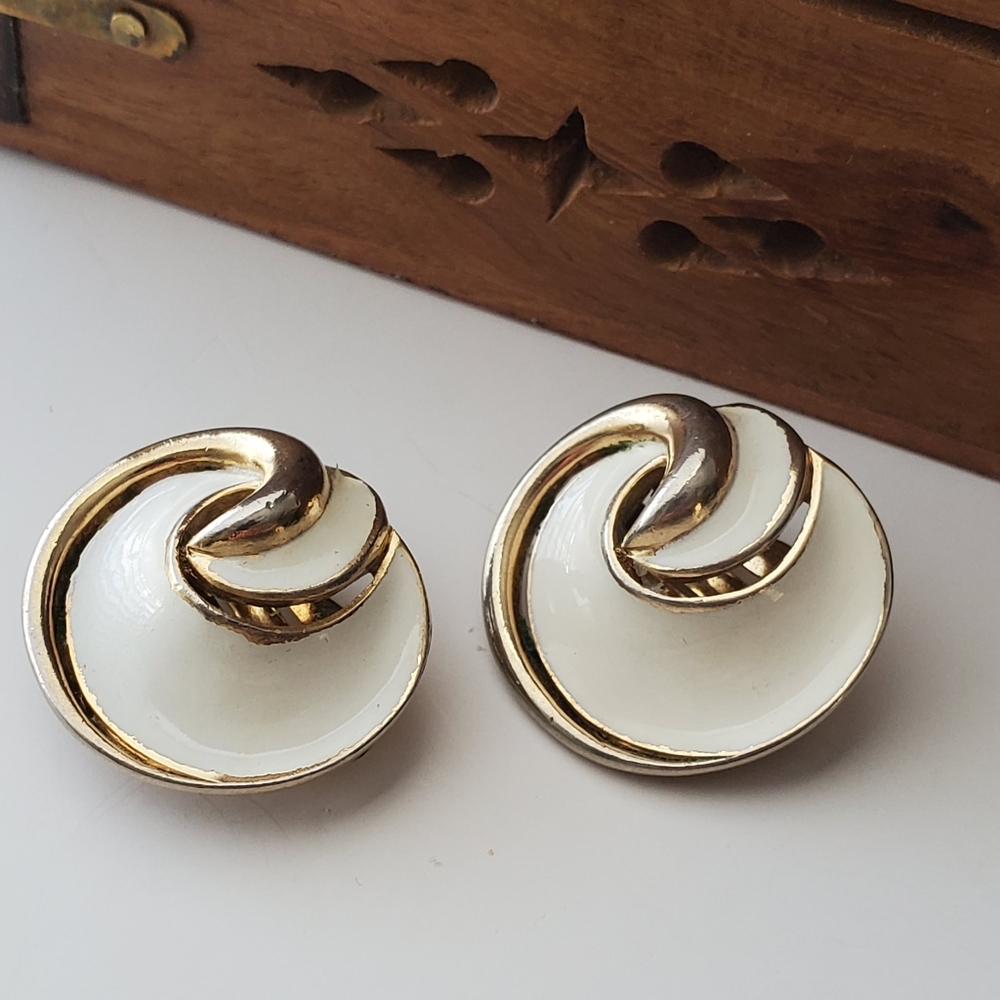 Vintage gold tone cream enamel earrings